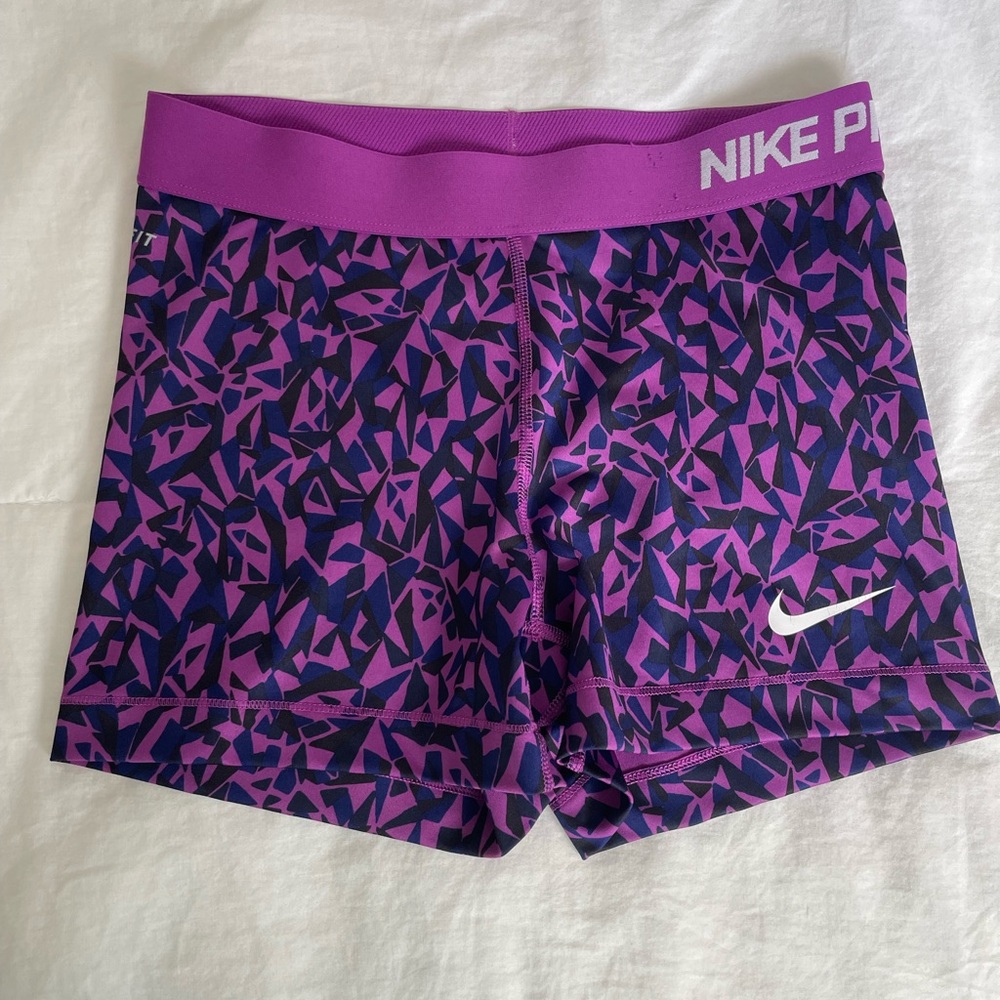 Nike Pro shorts size medium SKU 79